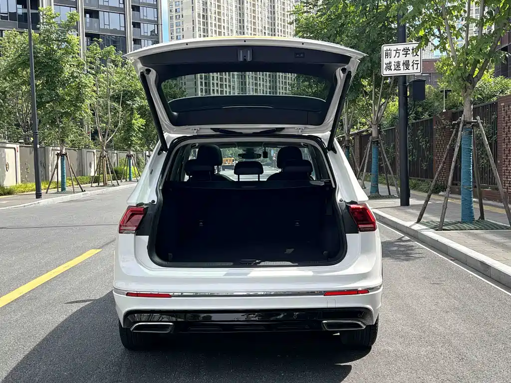 Volkswagen Tiguan L Plug-In Hybrid 2021 — фото 22