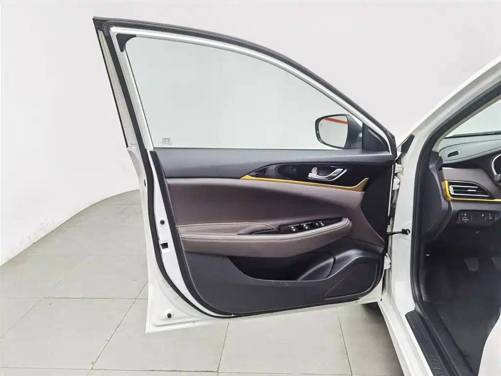 Changan Eado DT 2018 — фото 8