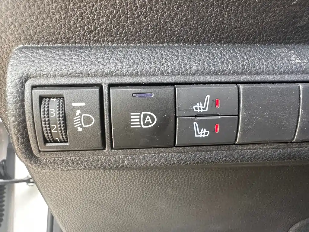 Toyota Corolla 2023 — фото 11