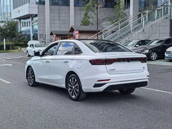 Geely Emgrand 2024