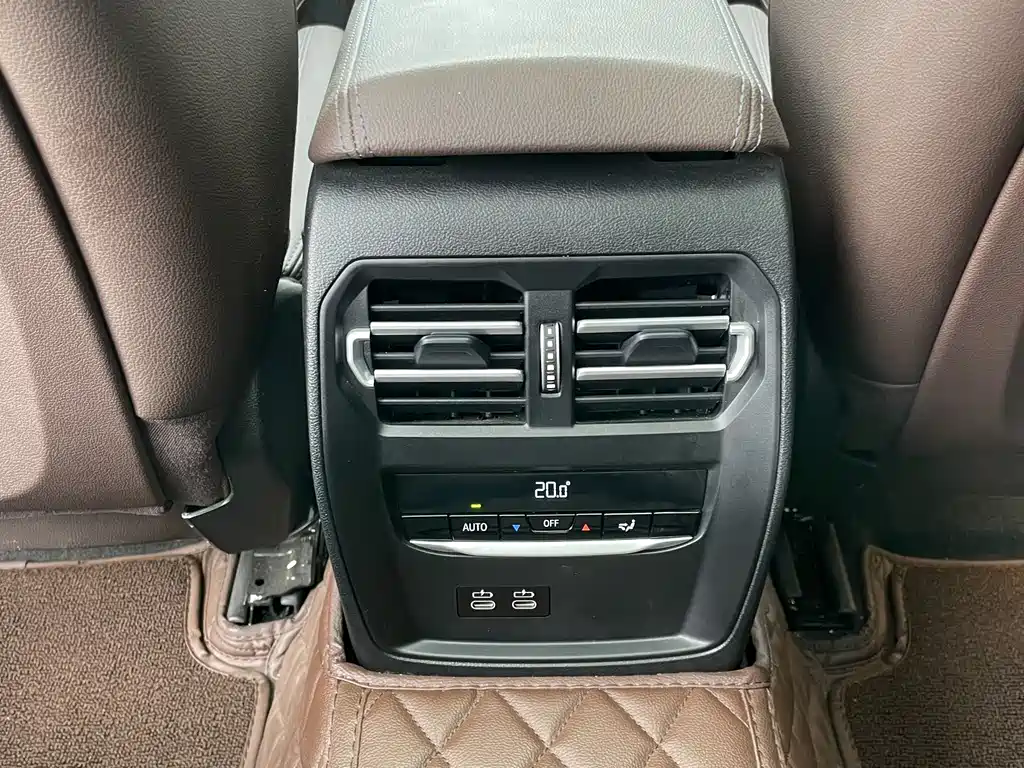 BMW 3 Series 2023 — фото 27