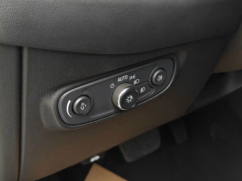 Chevrolet Equinox 2018 — фото 16