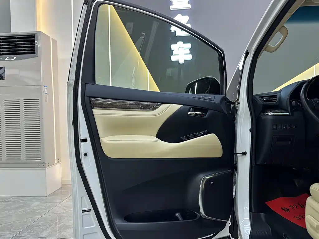 Toyota Alphard 2022 — фото 9