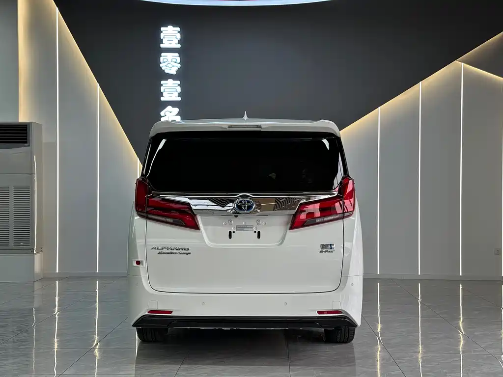 Toyota Alphard 2022 — фото 5