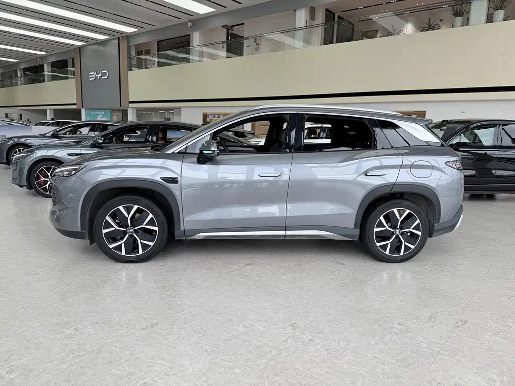 BYD L DM-i 2026 — фото 2