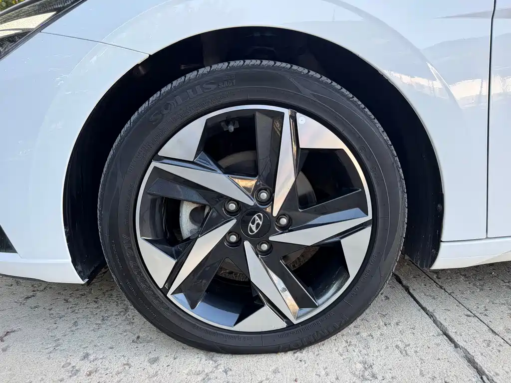 Hyundai Elantra 2023 — фото 16