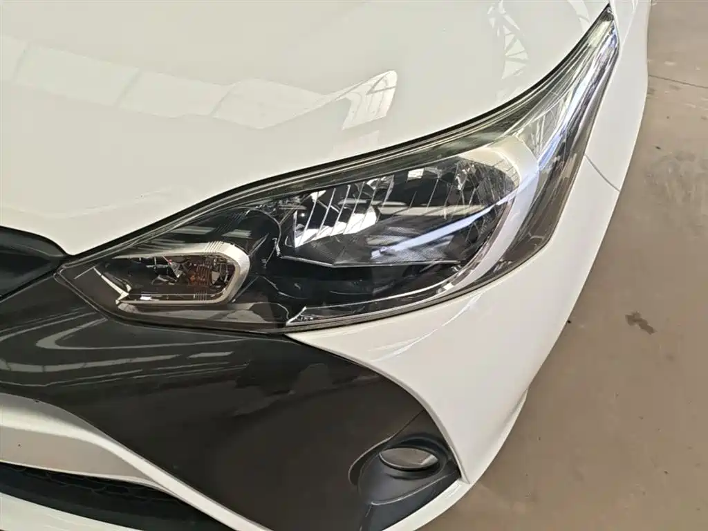 Toyota Yaris L 2017 — фото 24