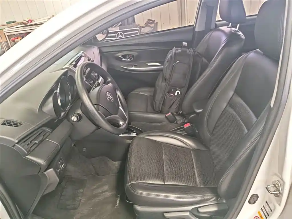 Toyota Yaris L 2017 — фото 15