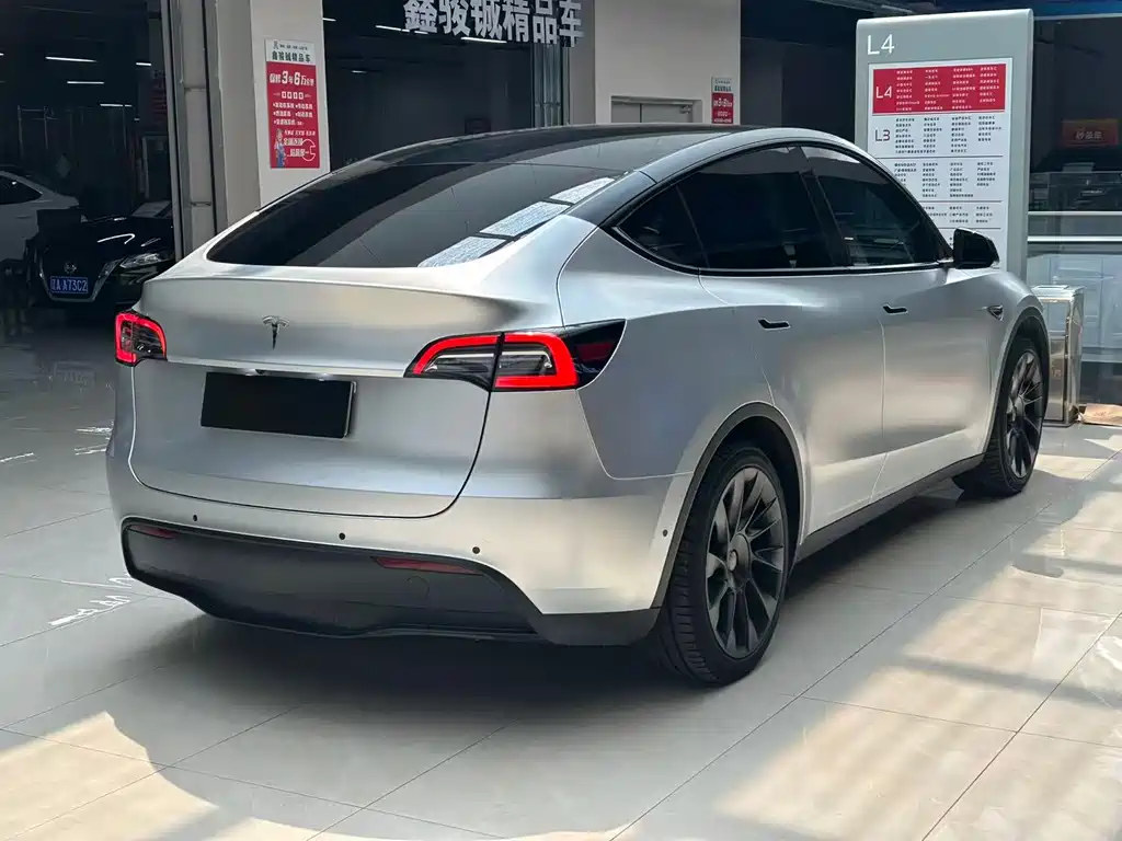 Tesla Model Y 2022 — фото 9