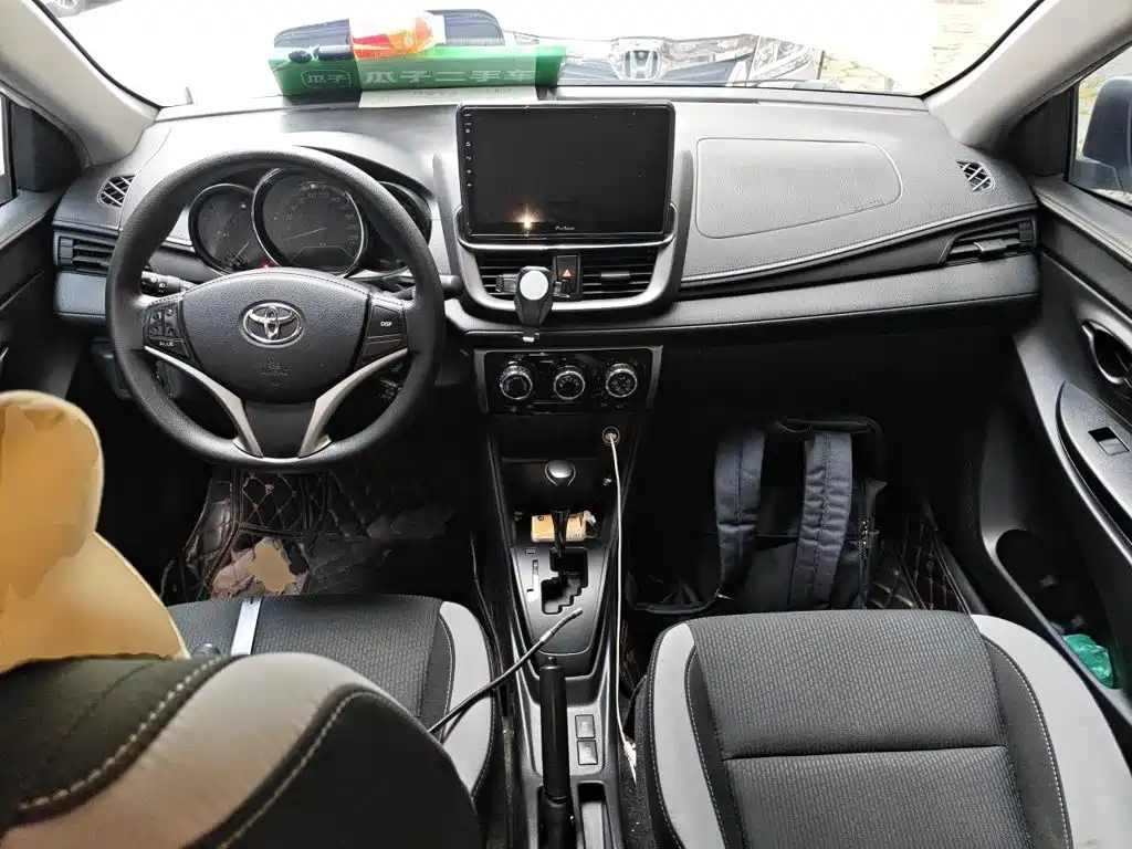 Toyota Yaris L 2022