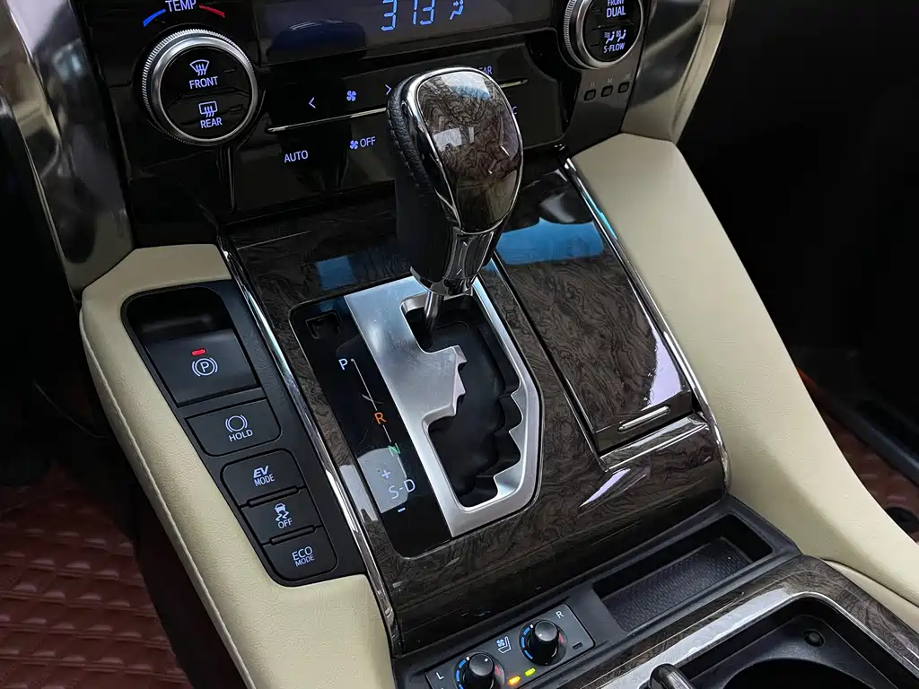 Toyota Vellfire 2020 — фото 9