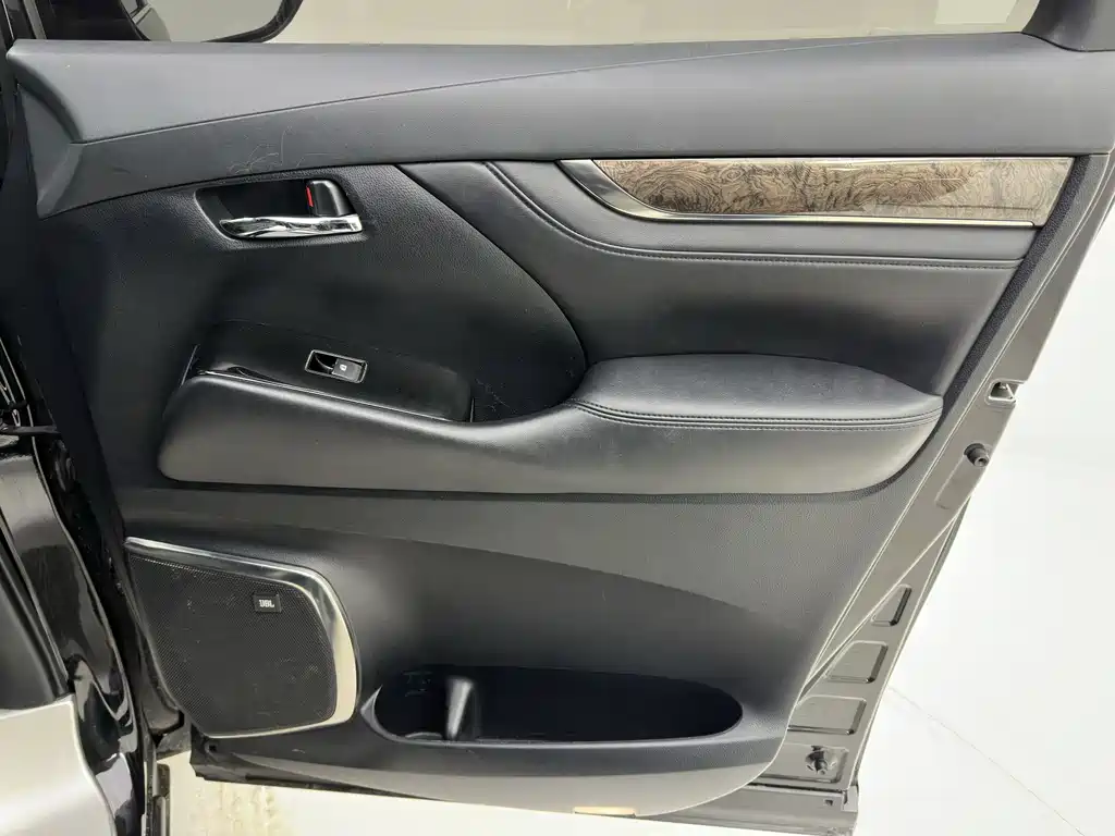 Toyota Alphard 2019 — фото 22