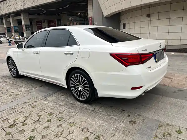 Toyota Crown 2018
