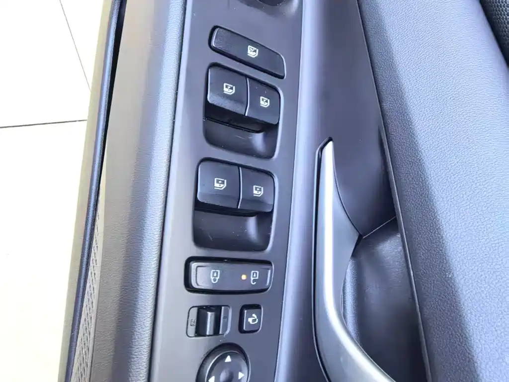 Hyundai Elantra 2023 — фото 21
