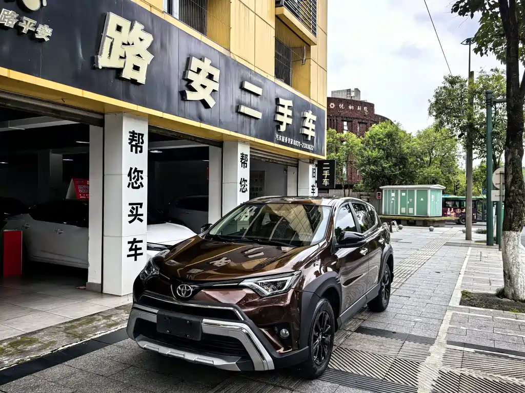 Toyota RAV4 2019 — фото 1
