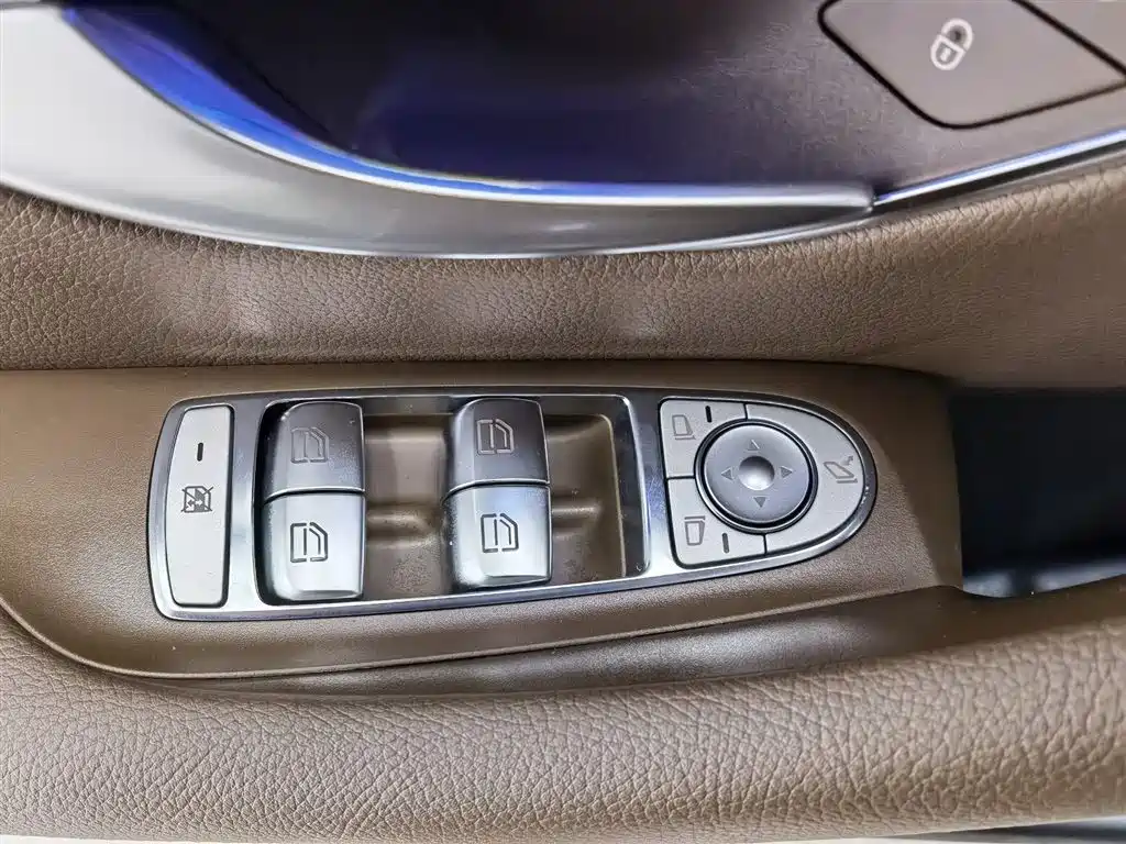 Mercedes-Benz E-Class 2023 — фото 9