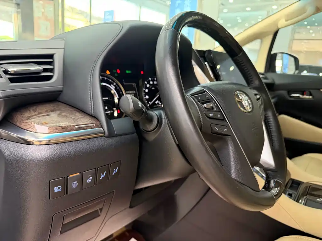 Toyota Alphard 2022 — фото 20