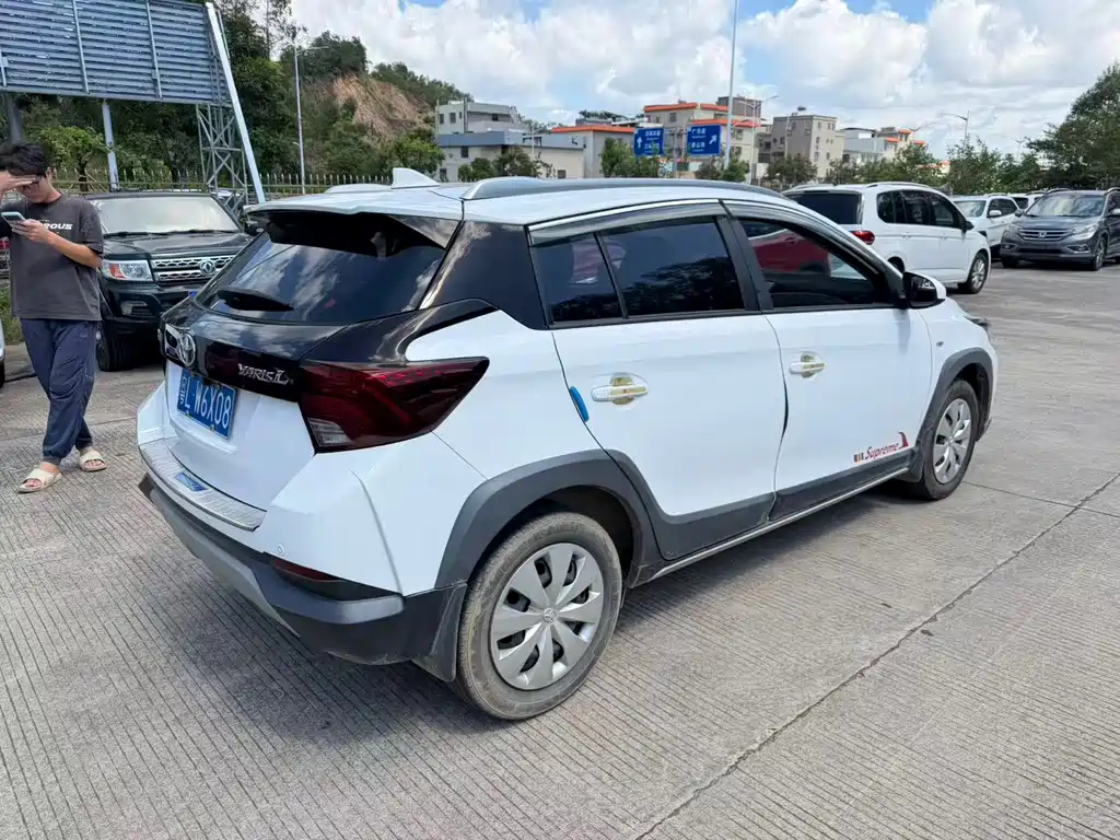 Toyota Yaris L 2022 — фото 9