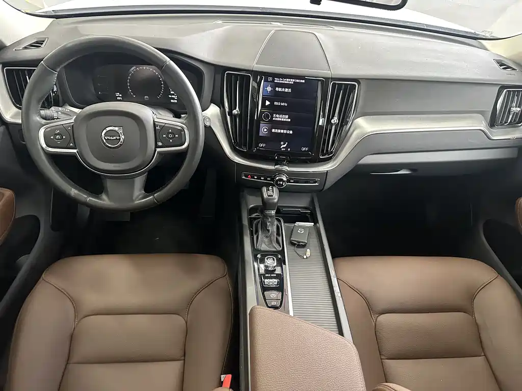 Volvo XC60 2020 — фото 6