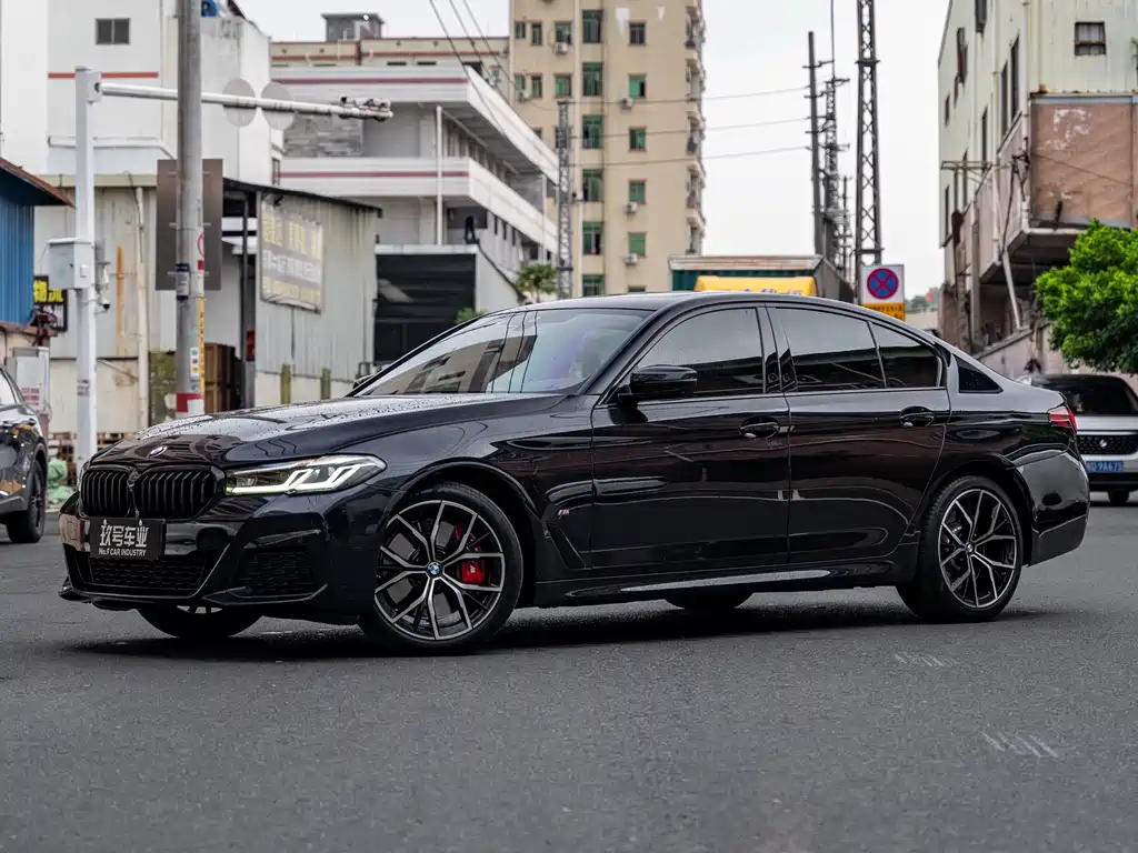 BMW 5 Series 2023 — фото 1