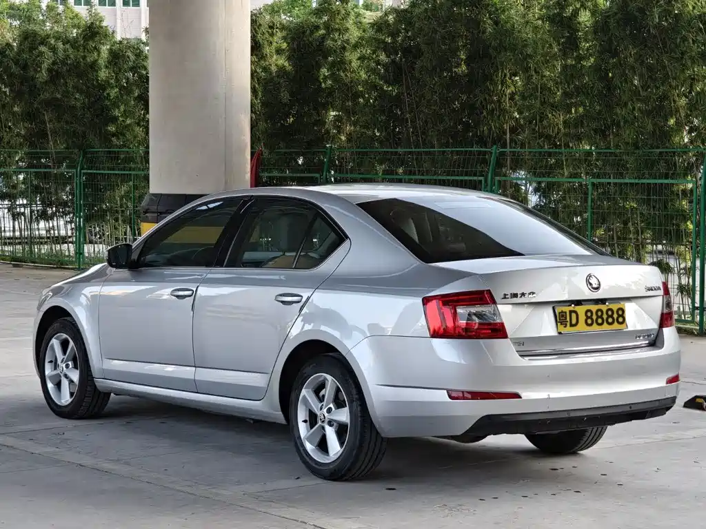 Skoda Octavia 2014 — фото 4