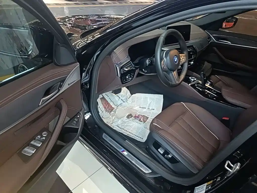 BMW 5 Series New Energy 2024 — фото 16