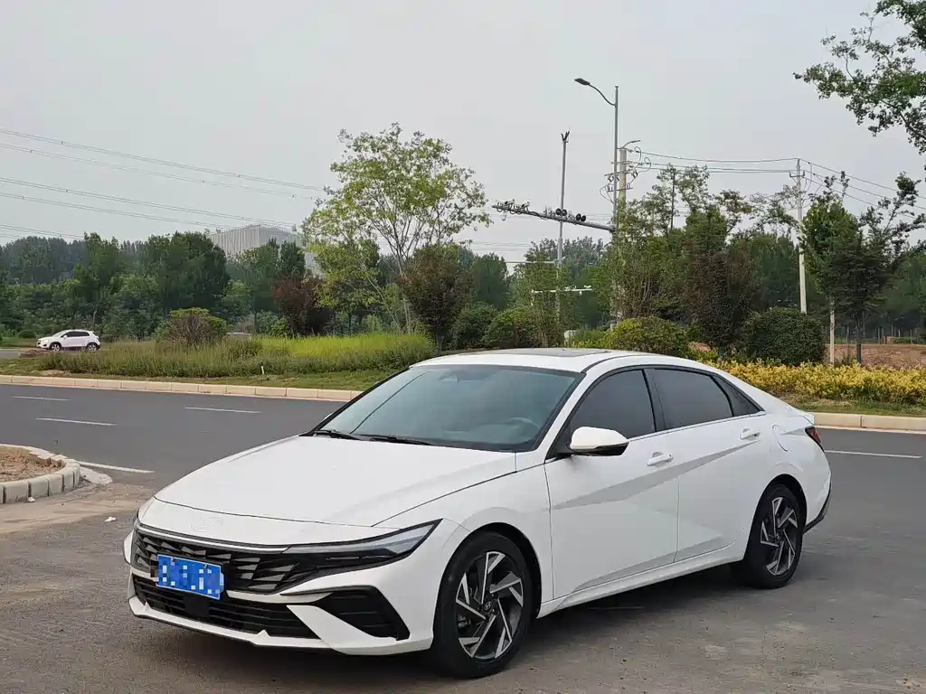 Hyundai Elantra 2024