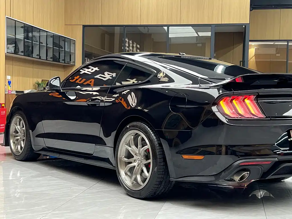 Ford Mustang 2020 — фото 18