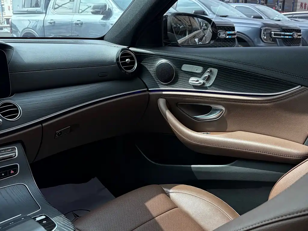 Mercedes-Benz E-Class 2022 — фото 18