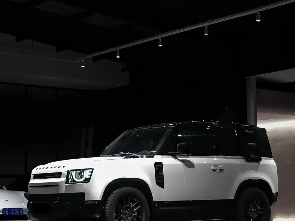 Land Rover Defender 2021