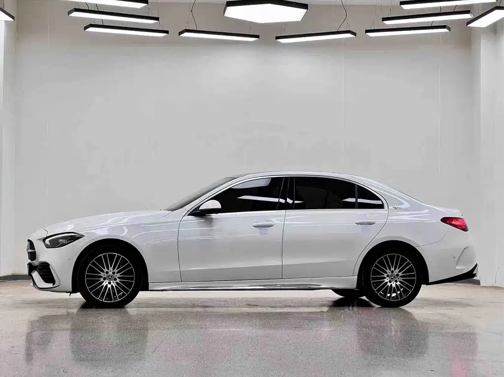 Mercedes-Benz C-Class 2024 — фото 4