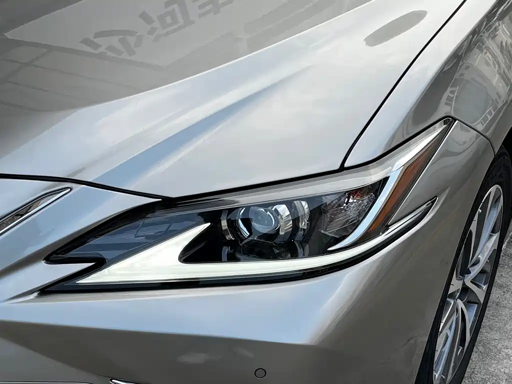 Lexus ES 2023 — фото 7