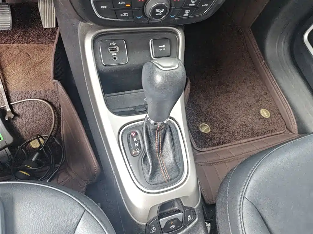 Jeep Compass 2019 — фото 14