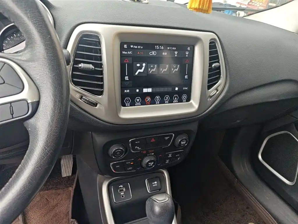 Jeep Compass 2019 — фото 13