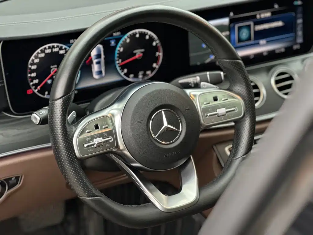 Mercedes-Benz E-Class 2019 — фото 11