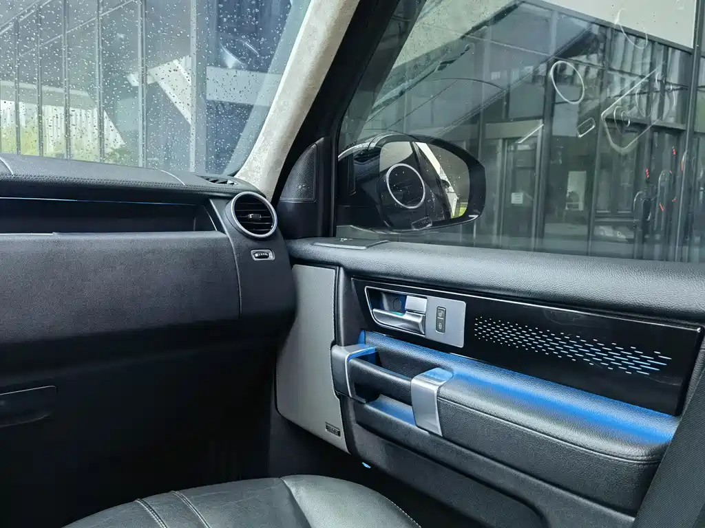 Land Rover Discovery 2015 — фото 20