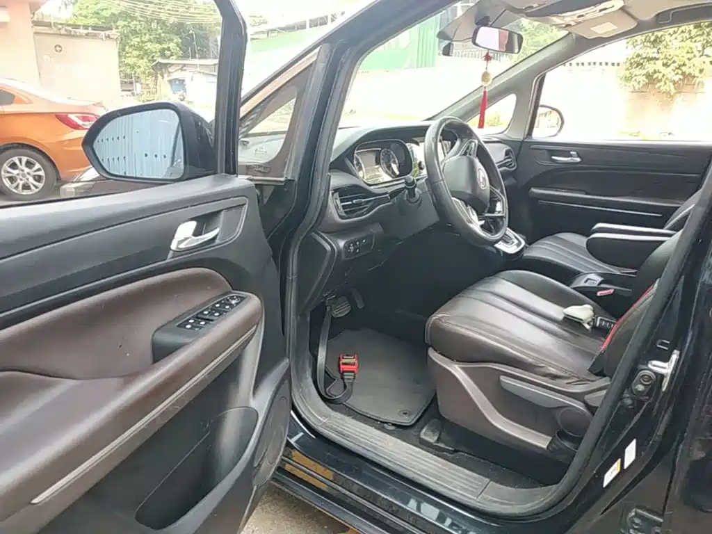 GAC Trumpchi M6 2019 — фото 16