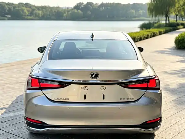Lexus ES 2020