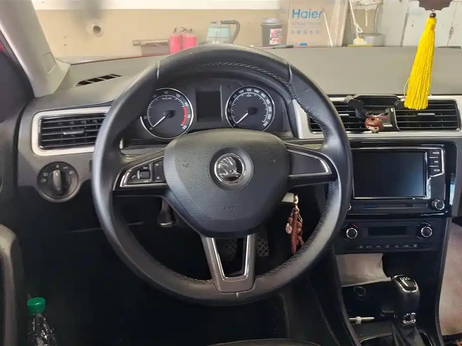 Skoda Rapid Spaceback 2014 — фото 15