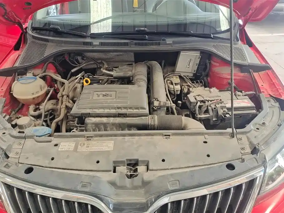 Skoda Rapid Spaceback 2014 — фото 10