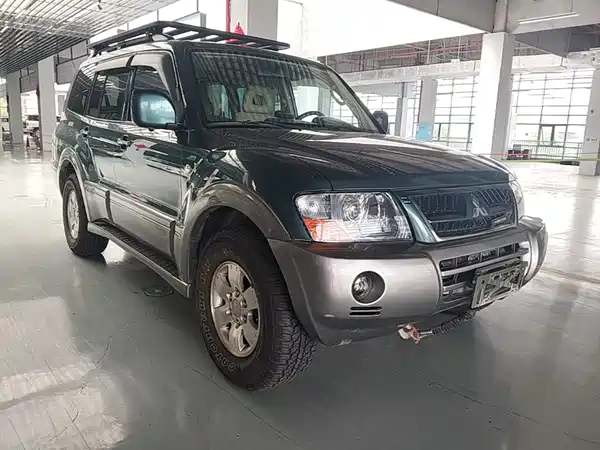 Mitsubishi Pajero 2015