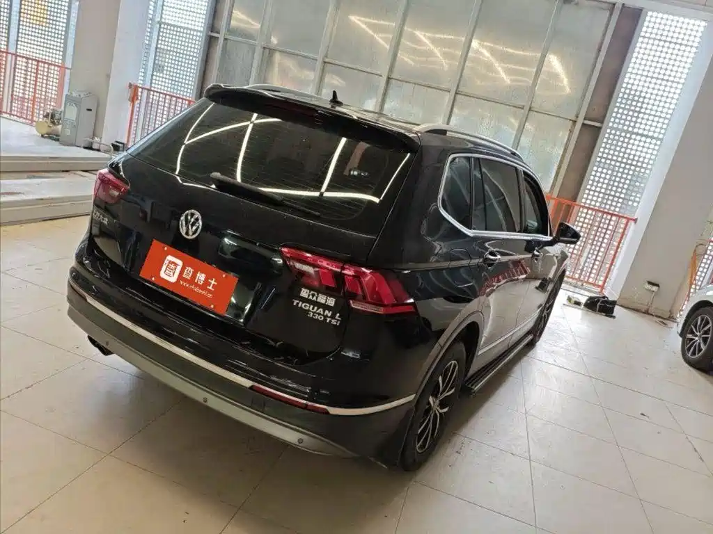 Volkswagen Tiguan L 2017 — фото 2