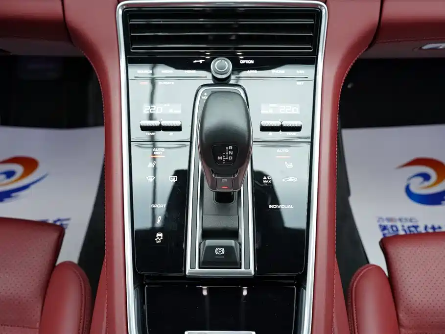 Porsche Panamera 2019 — фото 19