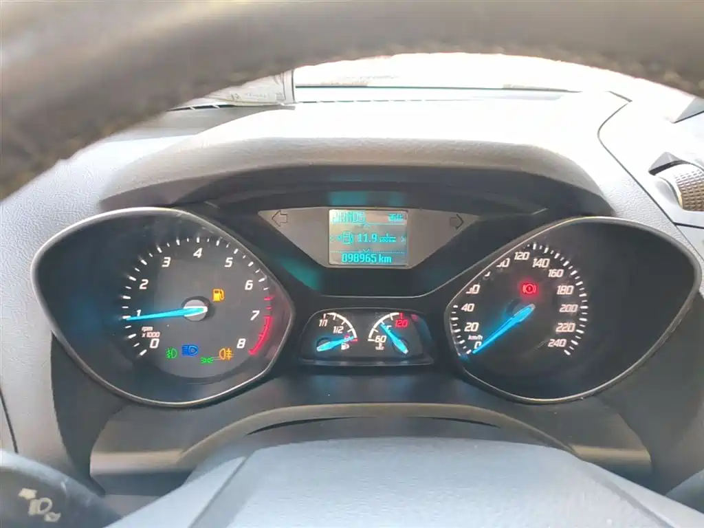 Ford Kuga 2015 — фото 12