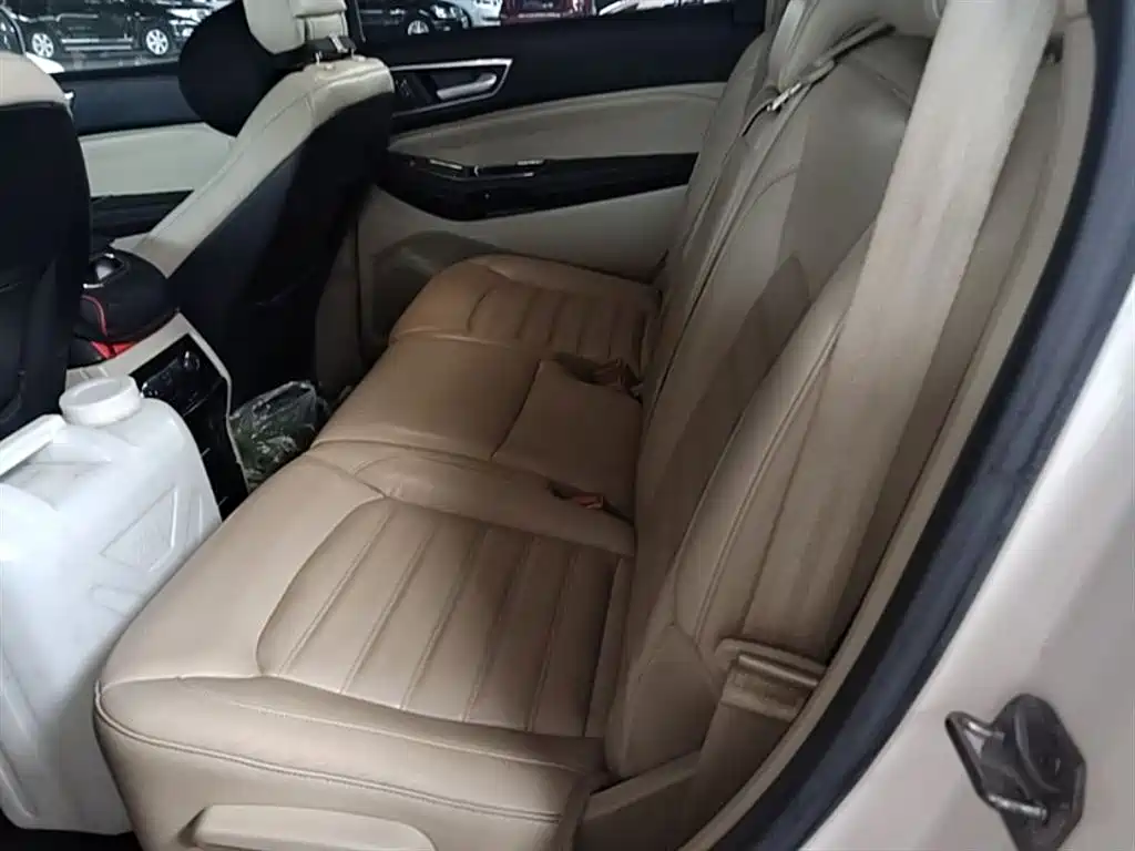 Ford Edge 2015 — фото 17