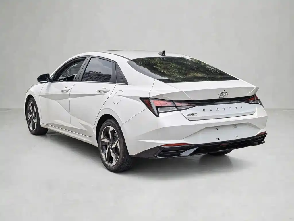Hyundai Elantra 2023 — фото 6