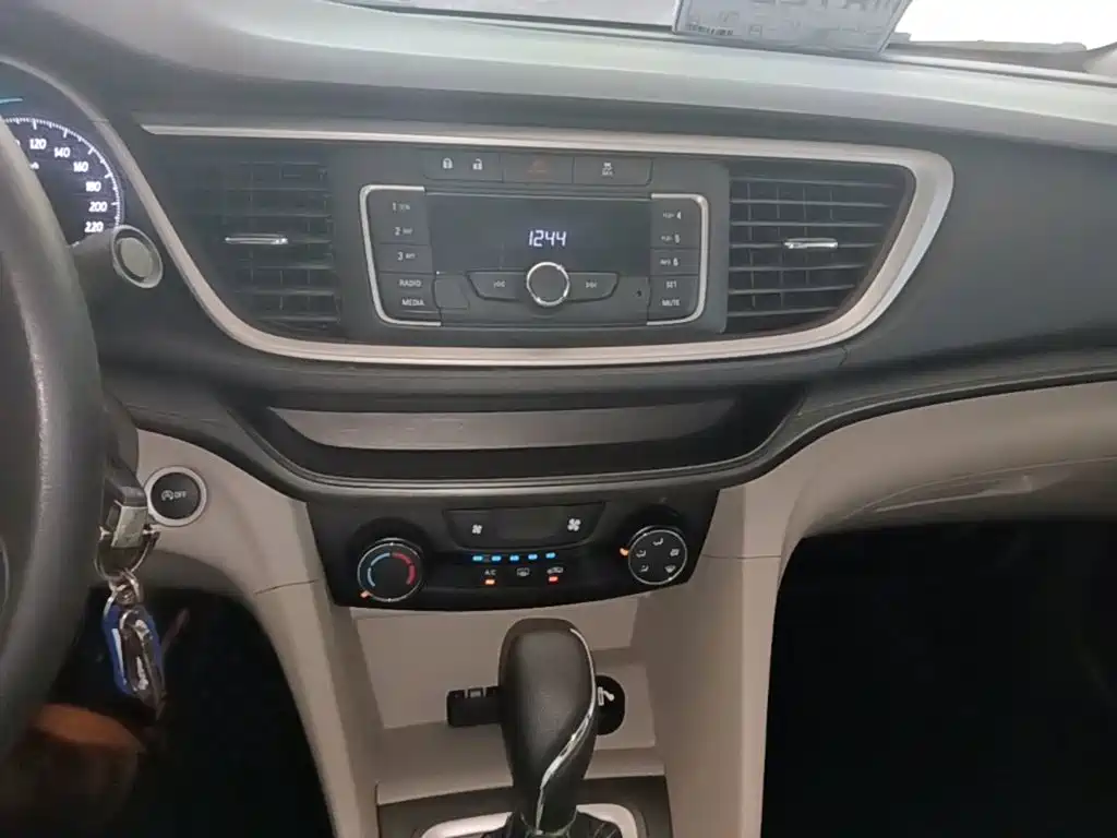 Buick Excelle 2017 — фото 13