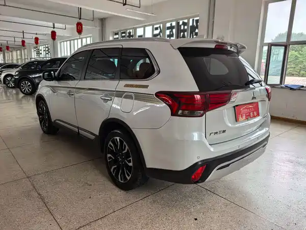Mitsubishi Outlander 2021
