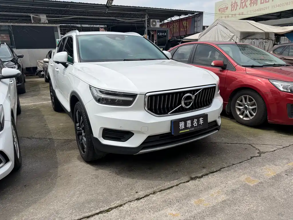 Volvo XC40 2021 — фото 2