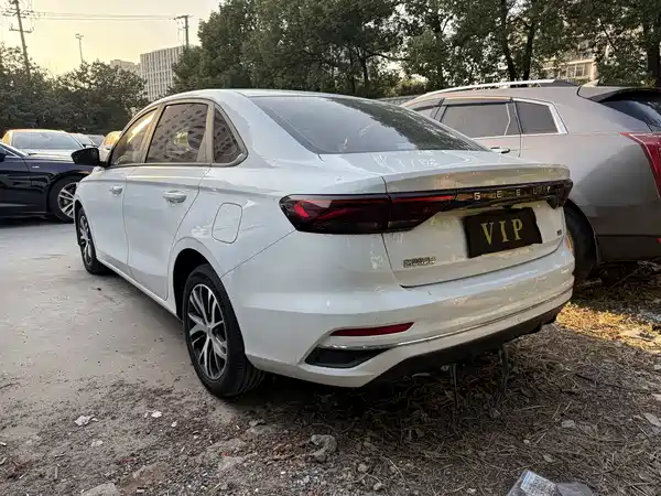 Geely Emgrand 2021